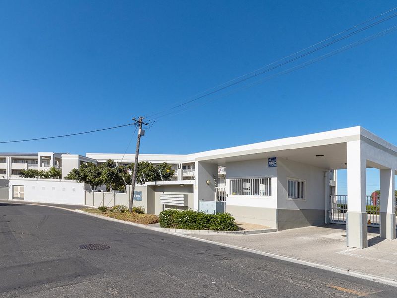 Neat & Low-Maintenance 2-Bedroom, 1-Bath Flat – Perfect for First-Time Buyers or Investors - Photo 2