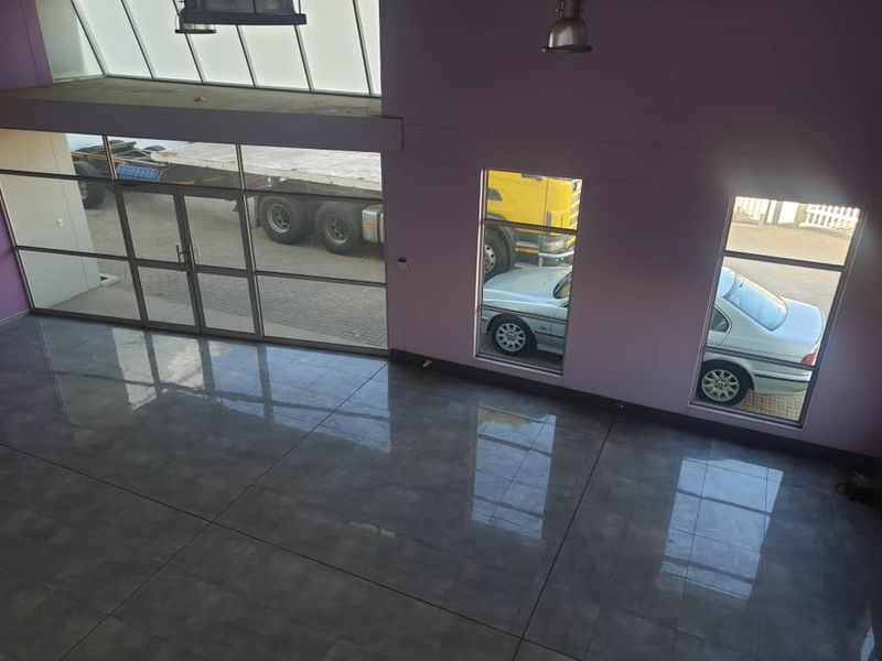 WAREHOUSE WITH OFFICE FACILITY TO LET: - Photo 4