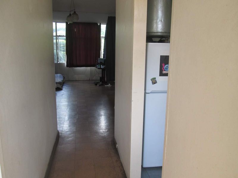 VERY BEAUTIFUL NEAT AND CLEAN BACHELOR FLAT FOR SALE IN ARCADIA PRETORIA - Photo 6