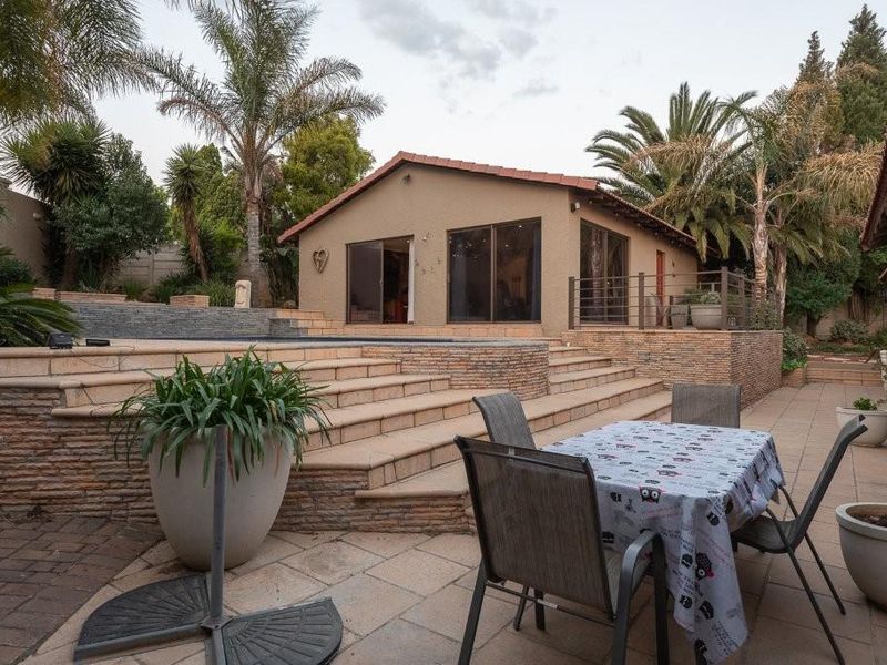 Neat Home in Glenvista - Photo 3