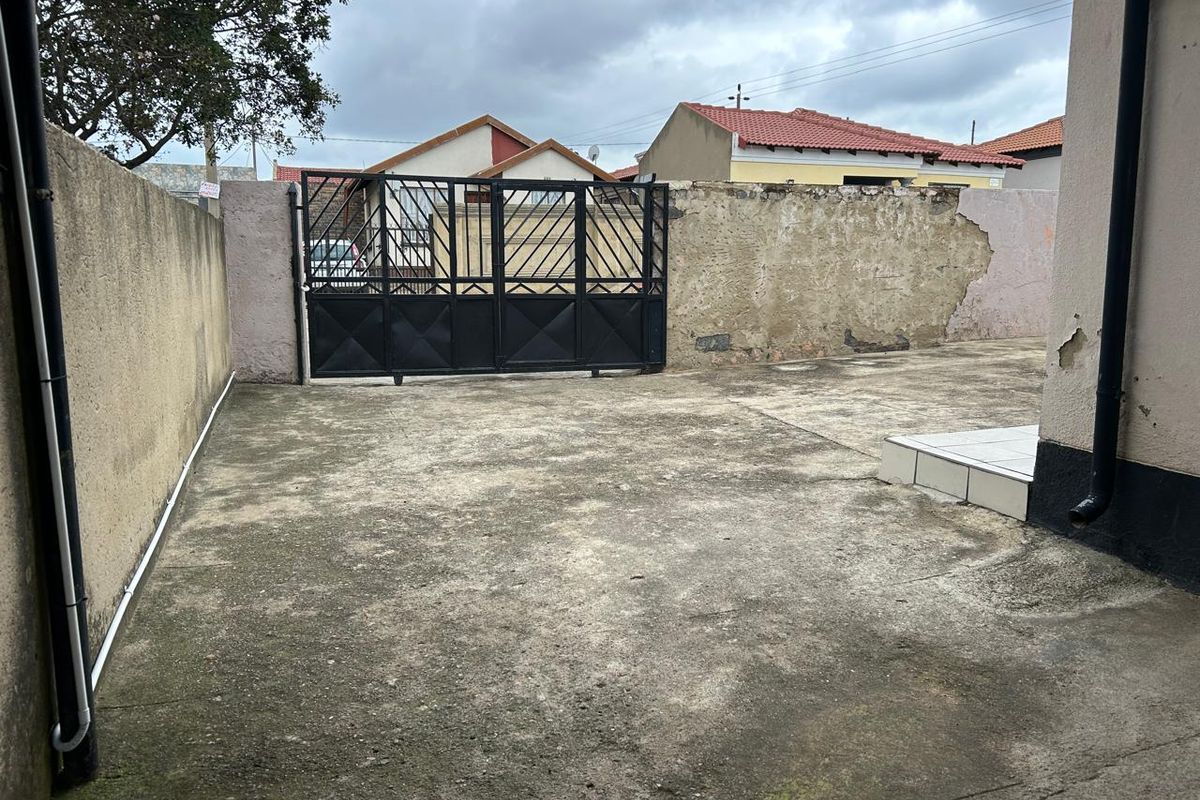 Ebony Park - R 950 000 2 beds , 1 bath - Photo 4