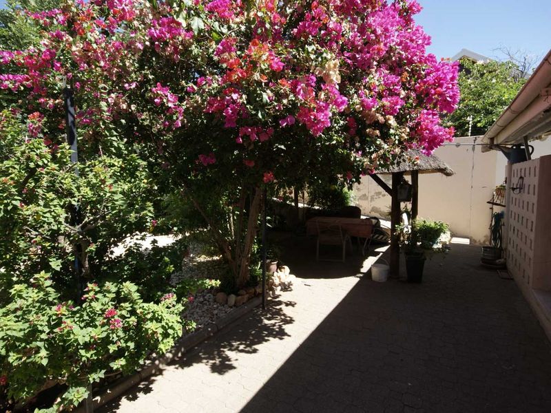 Residence - Photo 3