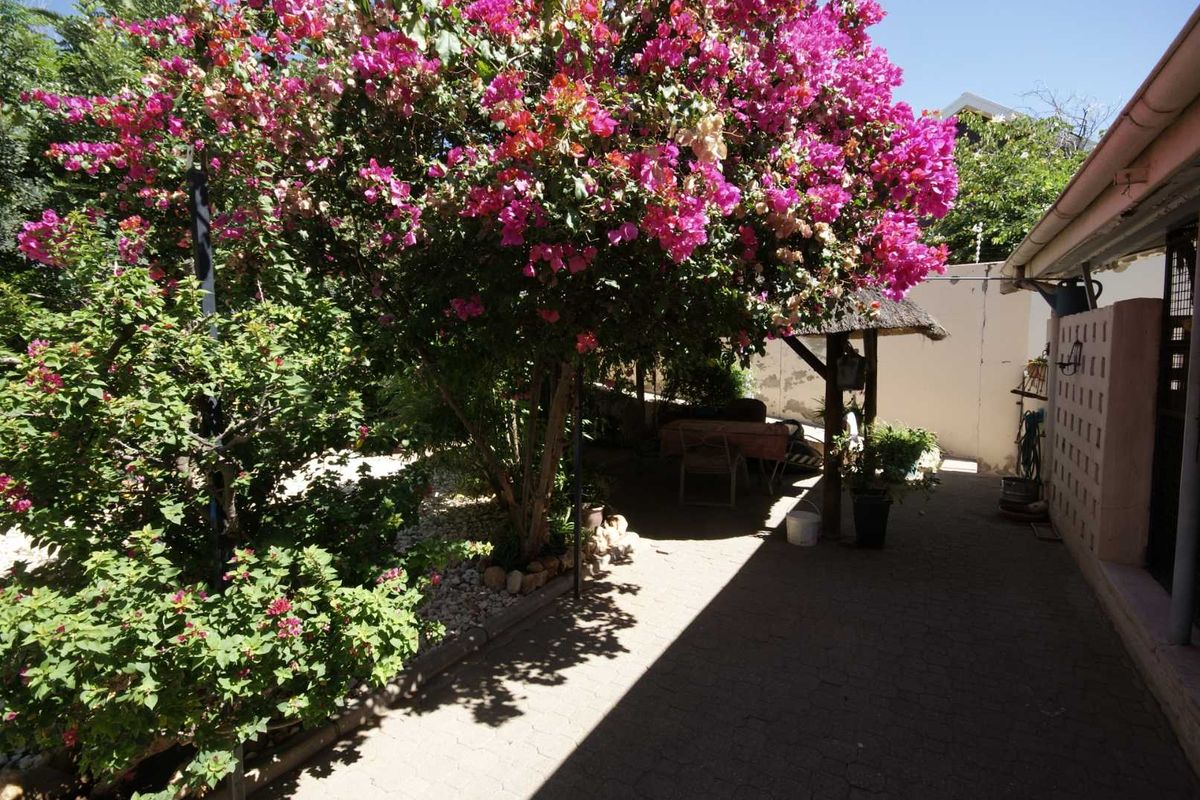 Residence - Photo 3