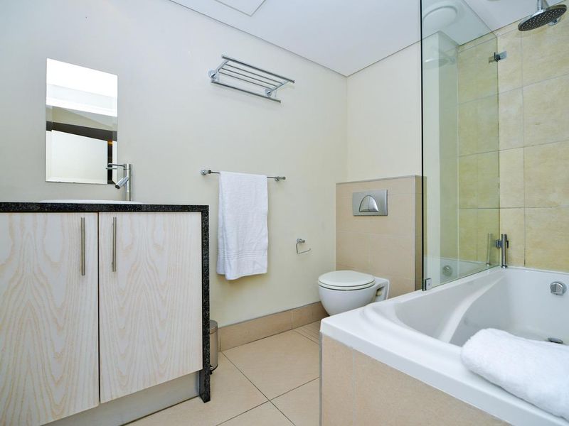 Stylishly furnished 2 bedroom apartment - Photo 7