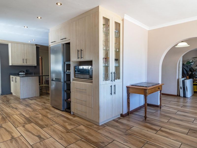 Large 3 Bedroom, 2 Bathroom Family Home For Sale - Photo 6