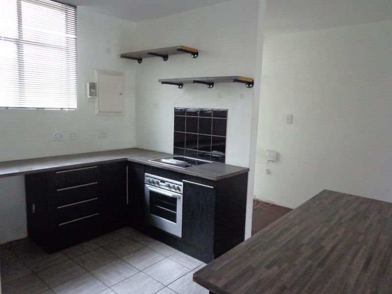 Perfect location. A step away from the Killarney Mall! - Photo 4
