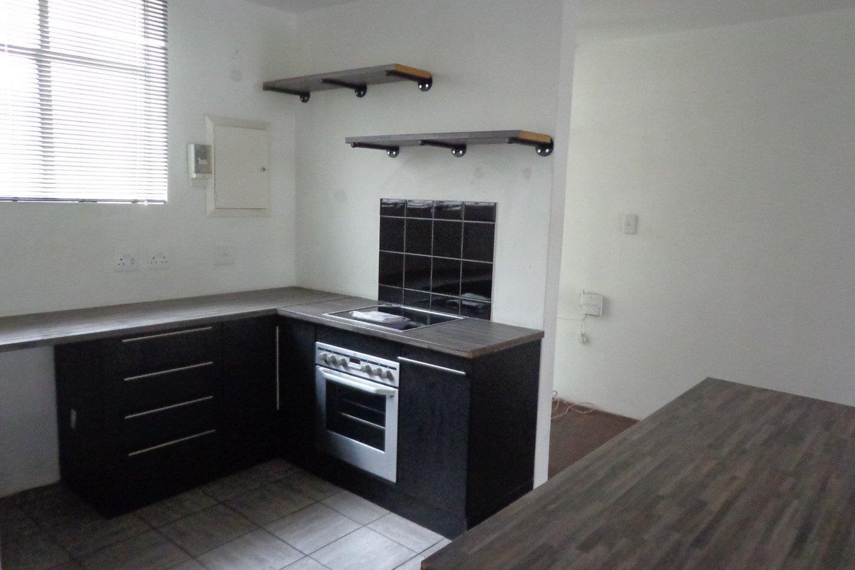 Perfect location. A step away from the Killarney Mall! - Photo 4