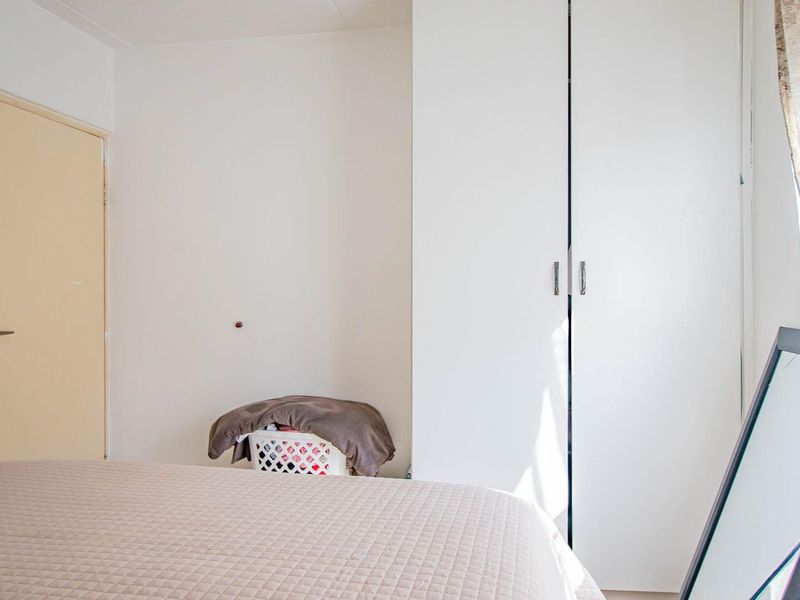 Beautiful Two bedroom apartment in a security complex - Photo 9