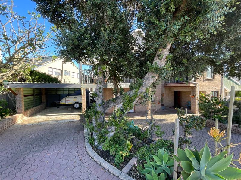 Spacious 4 Bedroom Holiday Home with Flatlet Just 280m from Klein Brak River's Blue Flag Beach - Photo 3