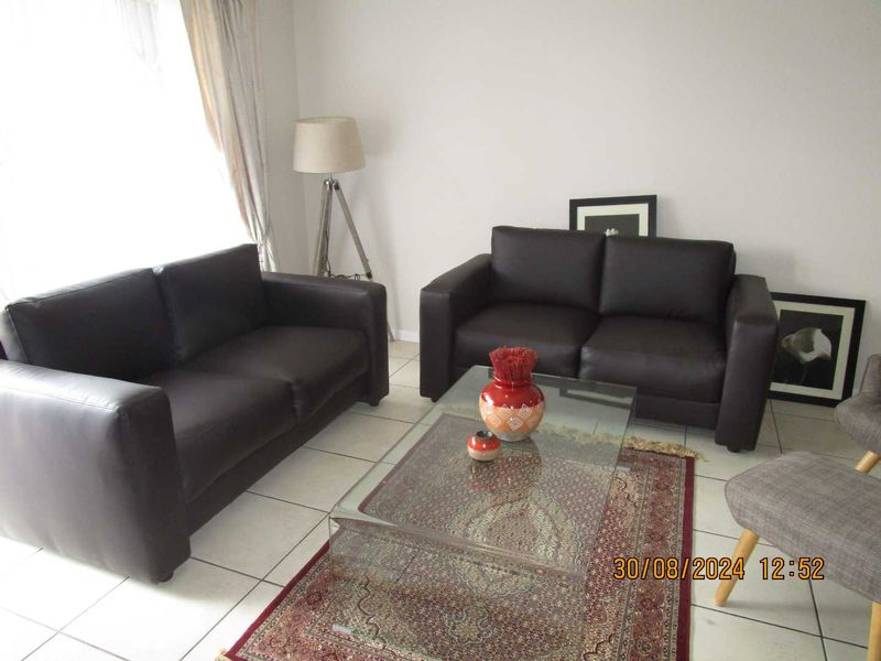 STUNNING FULLY FURNISHED GROUND FLOOR APARTMENT IN SECURE COMPLEX - Photo 3