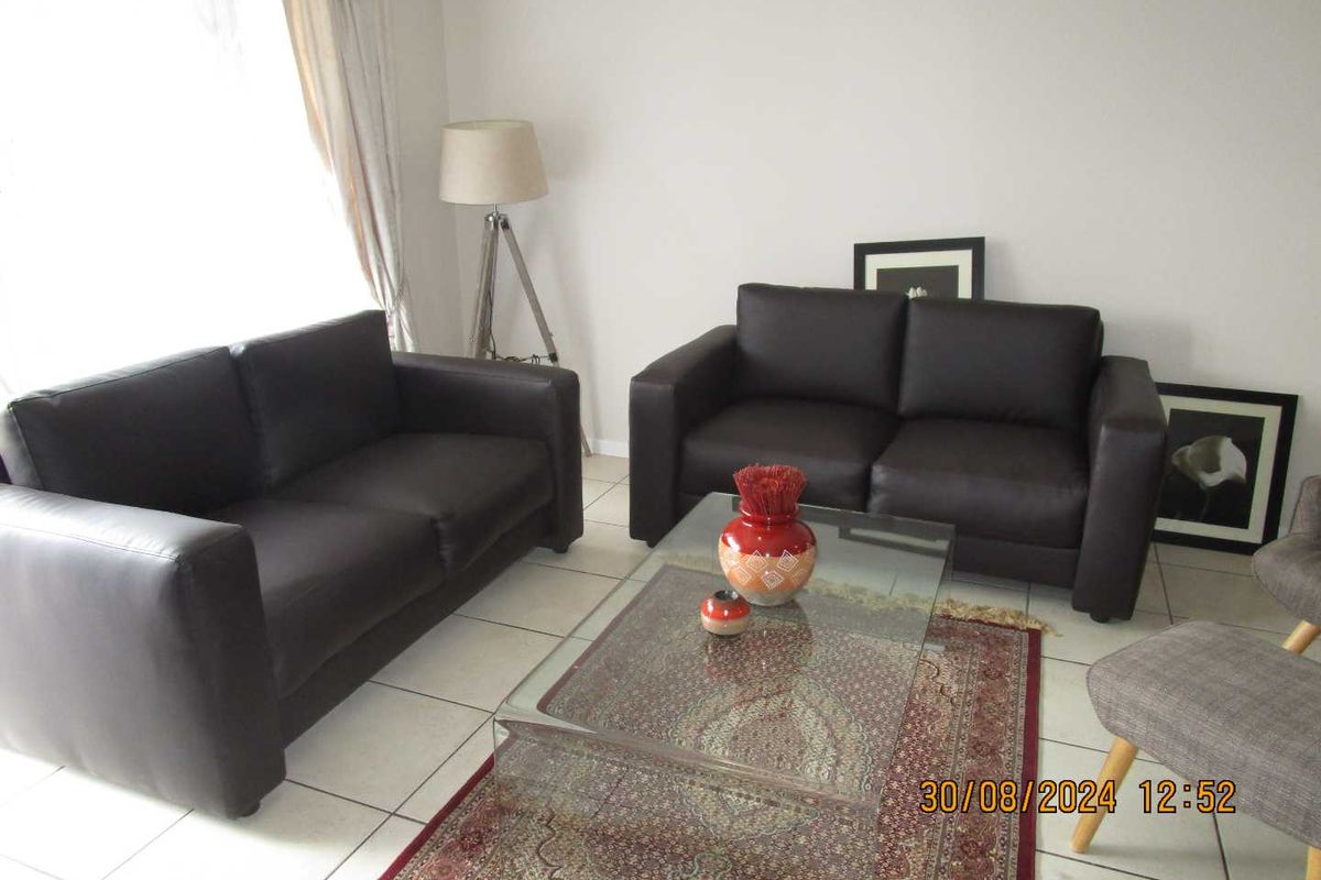 STUNNING FULLY FURNISHED GROUND FLOOR APARTMENT IN SECURE COMPLEX - Photo 3