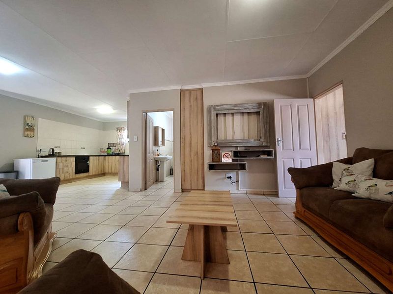 Modern Elegance - Entertain and Relax in Style - Photo 7