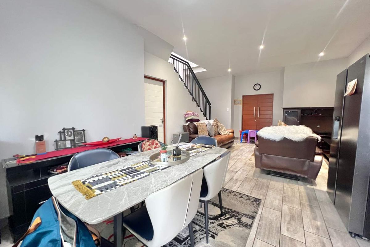 Modern 3-Bedroom, 2-Bathroom Double-Storey Home for Sale - Photo 4