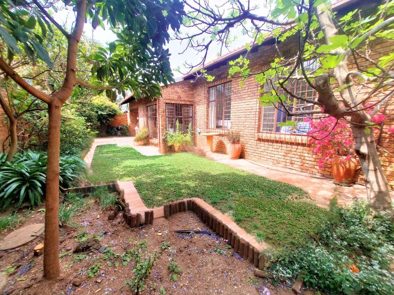 3 Bed 2.5 Bath Fantastic Facebrick Duplex - Photo 2