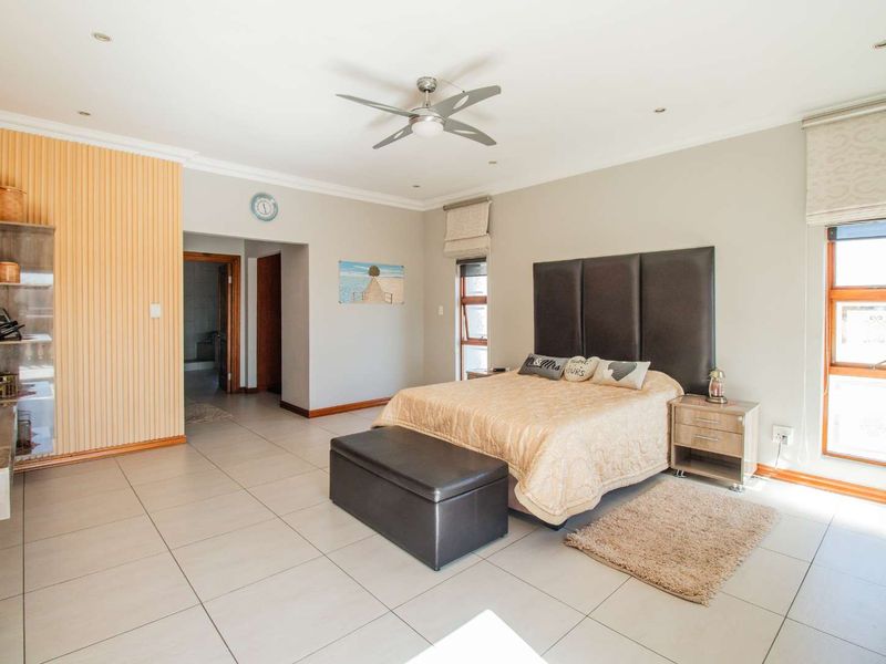 Exquisite Family Home in Monte Cristo - Photo 9