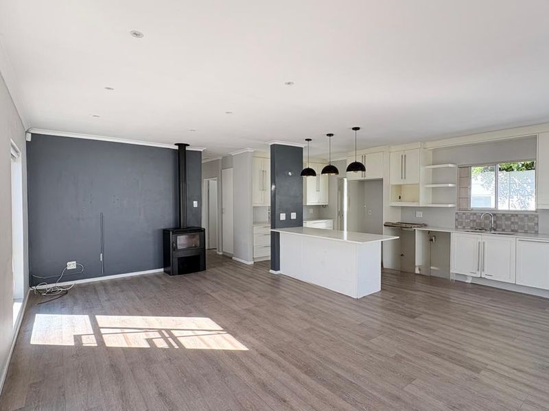 Three Bedroom - Family Home To Rent In Kirstenhof! - Photo 4