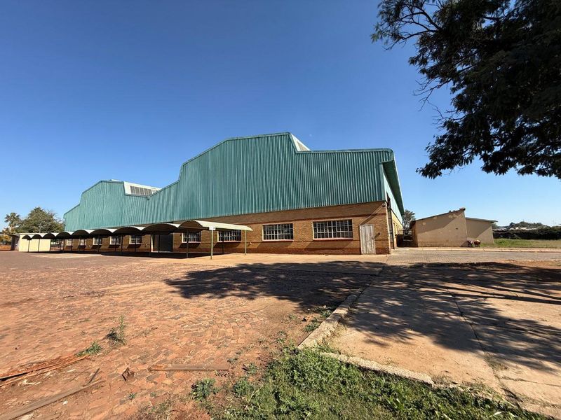 Large-scale Industrial Facility and Warehouse - Now on the Market. - Photo 5