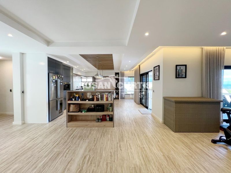 Stunning Modern Beachfront Home – Your Dream Coastal Retreat Awaits! - Photo 7