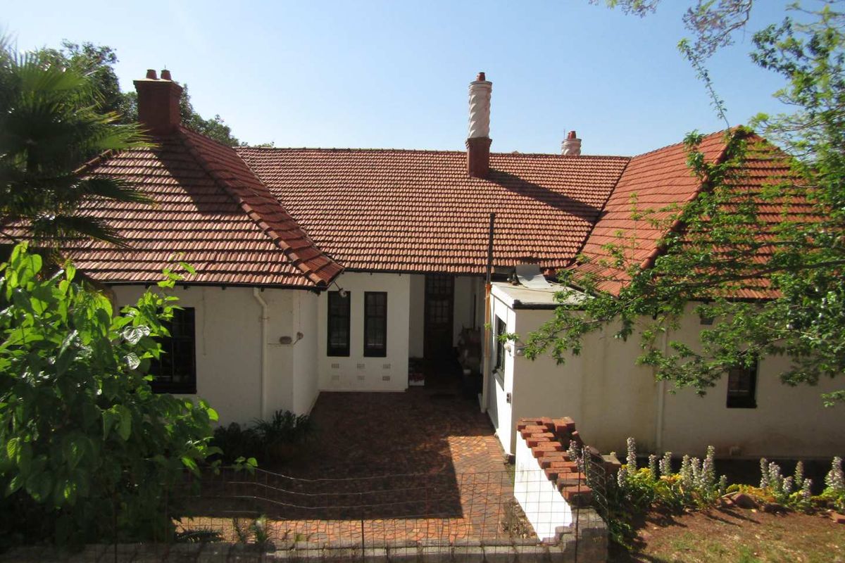 Endless Potential: Heritage Property on Young Ave Awaits You - Photo 3