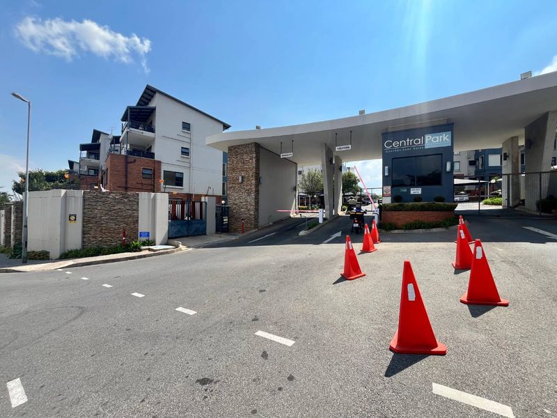 3 Bedroom Apartment For Sale!! - Photo 2