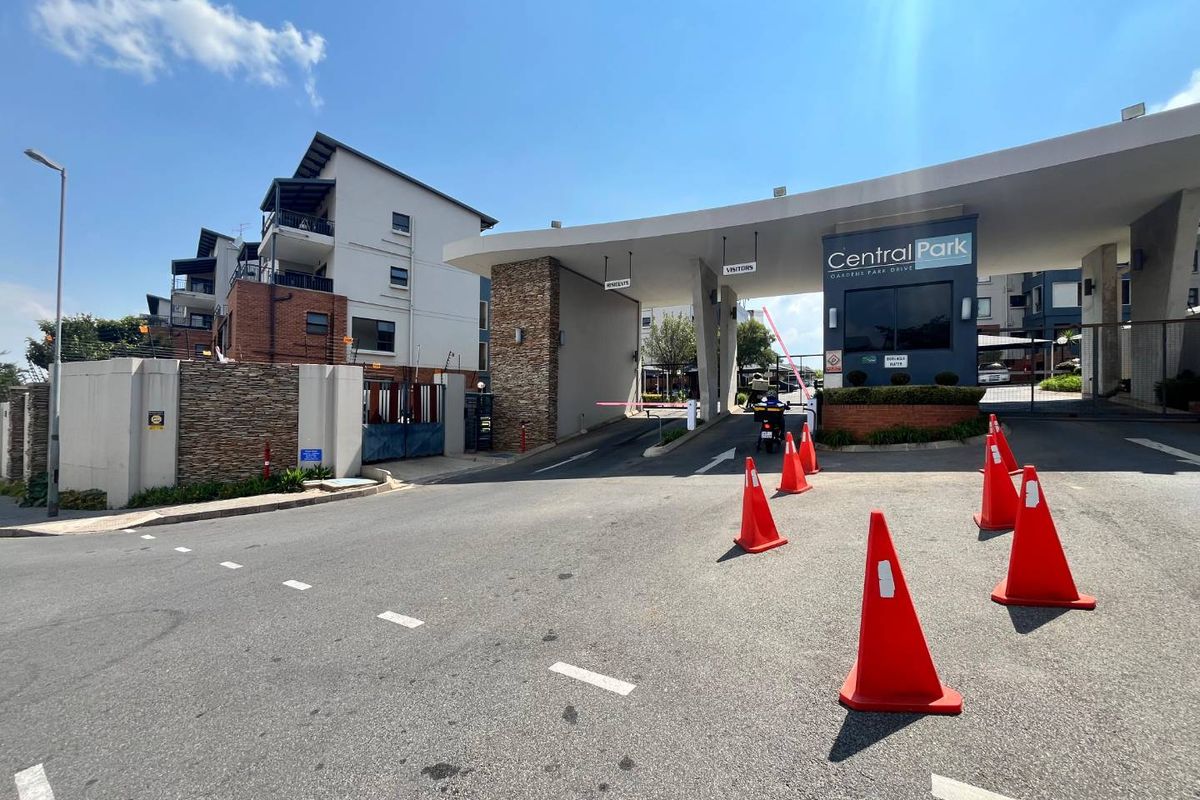 3 Bedroom Apartment For Sale!! - Photo 2