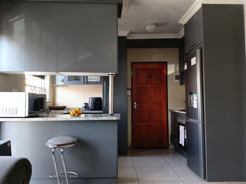 Clayville Ext 45 - R 950 000 , 3 bed Family Home - Photo 5