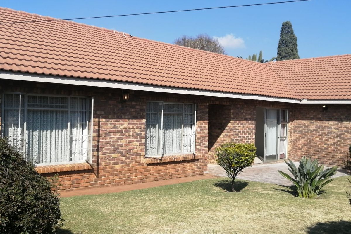 For the extended family - Two houses on one large stand - Photo 2