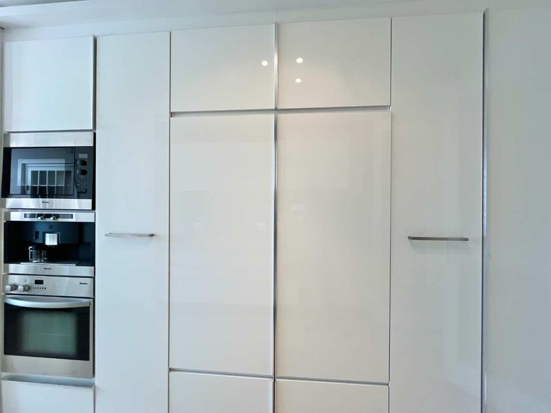 Luxurious 2-Bedroom Apartment with Double Garage at The Emperor, Sandton - Photo 4