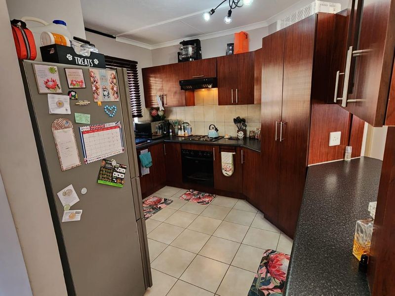 Safe, Stylish & Spacious 3-Bedroom Home available in Cashan! - Photo 9