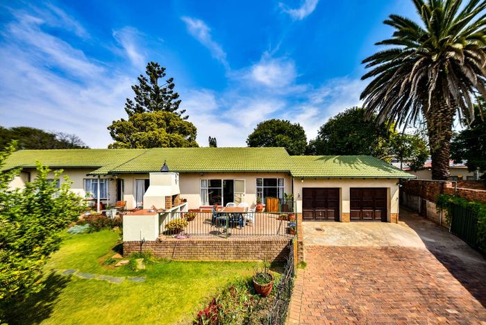 Property #2556887, House For Sale in Garsfontein