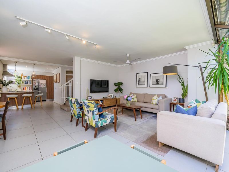 Modern 3 Bedroom Townhouse | Walk to Umhlanga Village | Private Pool | Exclusive Mandate - Photo 10