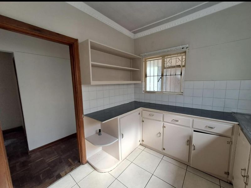 Charming and Secure Apartment in Southernwood - Photo 7