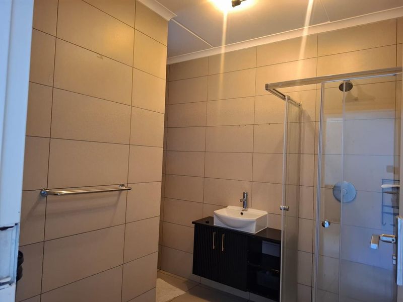 Invest Smart, live secure and stay central. - Photo 8