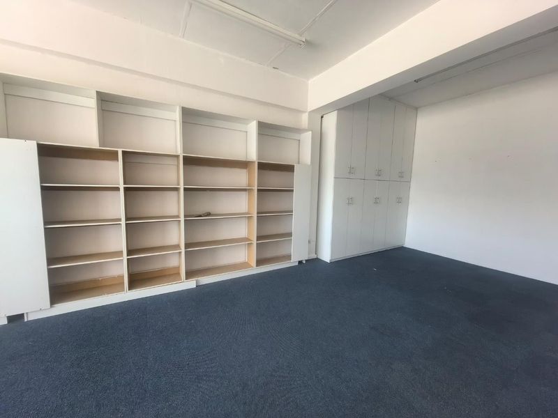 Boost Your Business in this Prime 57m2 Commercial Space! - Photo 7
