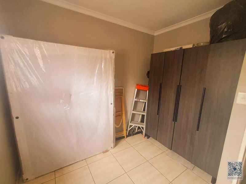 3 Stunning Bedroom In Clayville Ext 76 - Photo 5