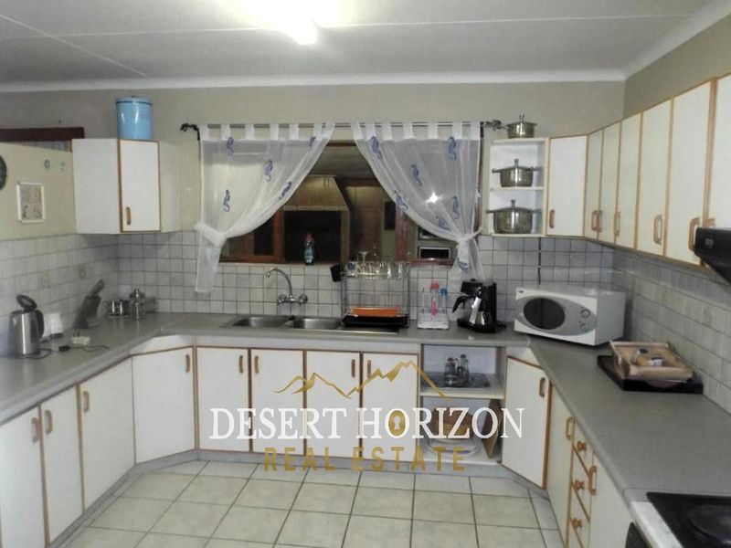 Swakopmund,Vineta | 4 Bedroom House For Sale with a Spacious Yard - Photo 4