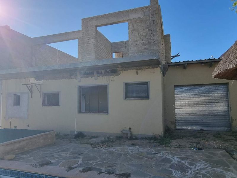 Dorado park incomplete 4 vedroom house with flats - Photo 5