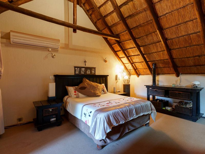 NEWLY LISTED 5 BEDROOM SECURE HOME IN PRIME AREA WITH LOVELY ENTERTAINMENT AREA AND POOL - Photo 7