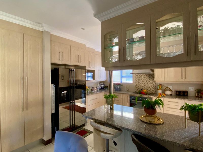 Perfect Family Home - Photo 3