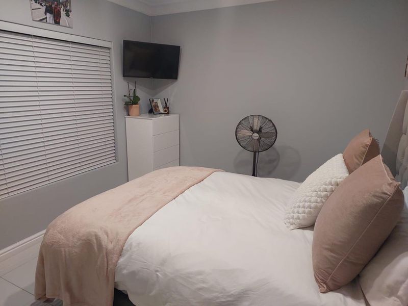 Elegant 3-Bedroom Home with Modern Finishes & Exceptional Features to Rent - Photo 8