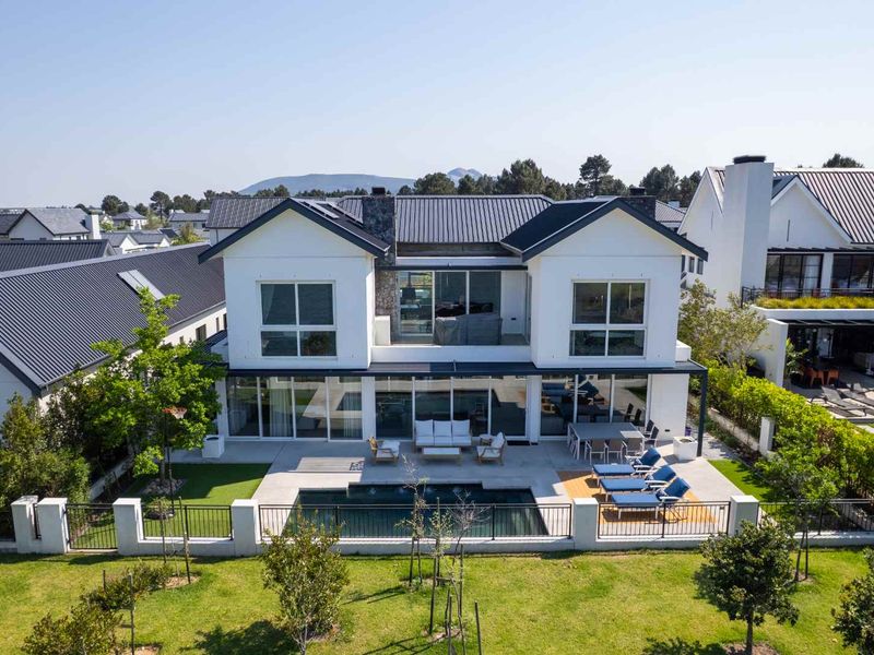 Exclusive Sole Mandate - Spacious Four-Bedroom Lakeside Home with Extended Mountain and Lake Views on Val de Vie Estate - Photo 9