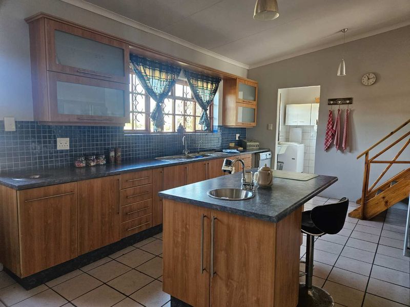 5 Bedroom home for sale in Fairbridge Heights, Uitenhage - Photo 8
