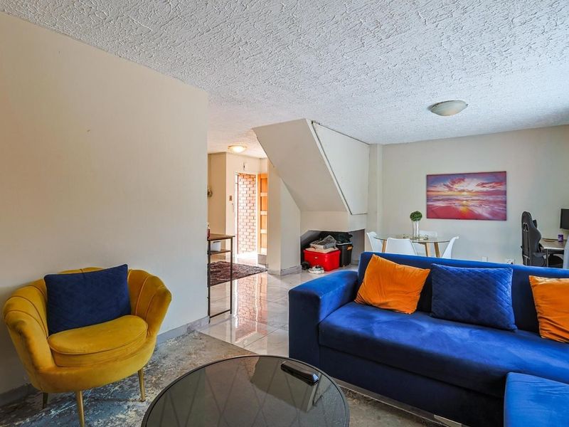 Stylish three-bedroom townhouse is the perfect opportunity for first-time buyers looking for comfort, convenience, and modern living. - Photo 9