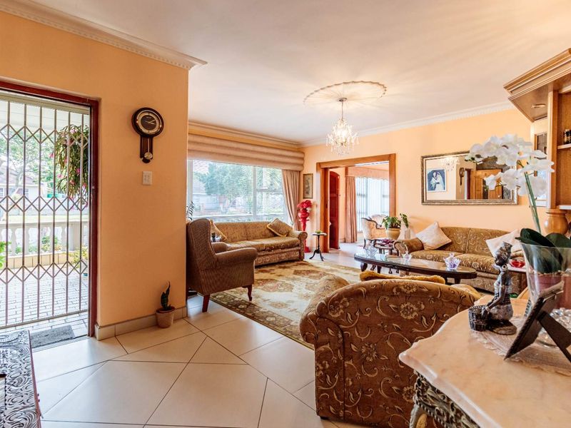 Immaculate Family Home in Westering with Pool, Garden & Ample Space! - Photo 2