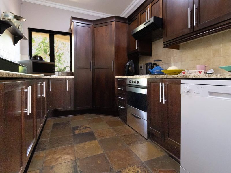 Start afresh in this much loved townhouse. - Photo 5