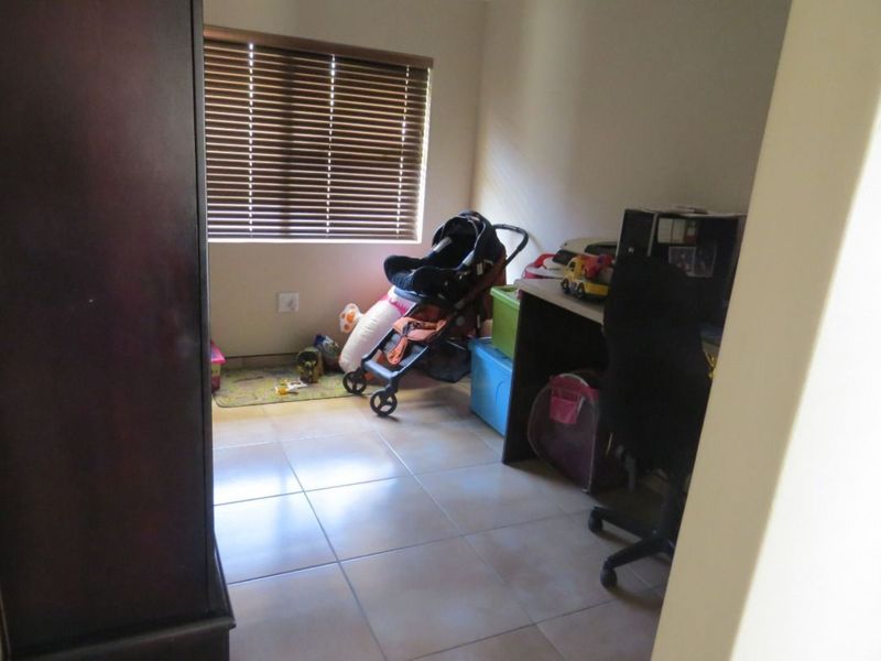 FOR SALE - 3 BEDROOM UNFURNISHED HOUSE WITH 2 BEDROOM FLAT FOR SALE IN OCEAN VIEW, SWAKOPMUND, NAMIBIA - Photo 7
