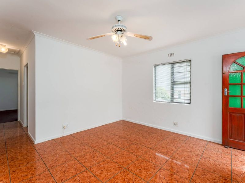 Bright & Spacious 3-Bedroom Home with Stunning Sea Views - Photo 10