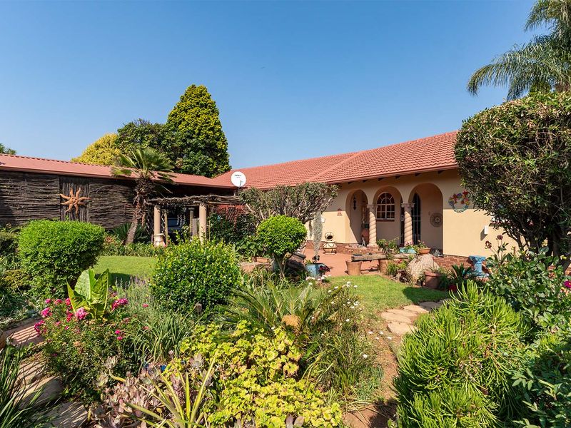 3 Bedroom Versatile Family Home with Flatlet, Solar & Superb Entertainment – Bonaero Park - Photo 9