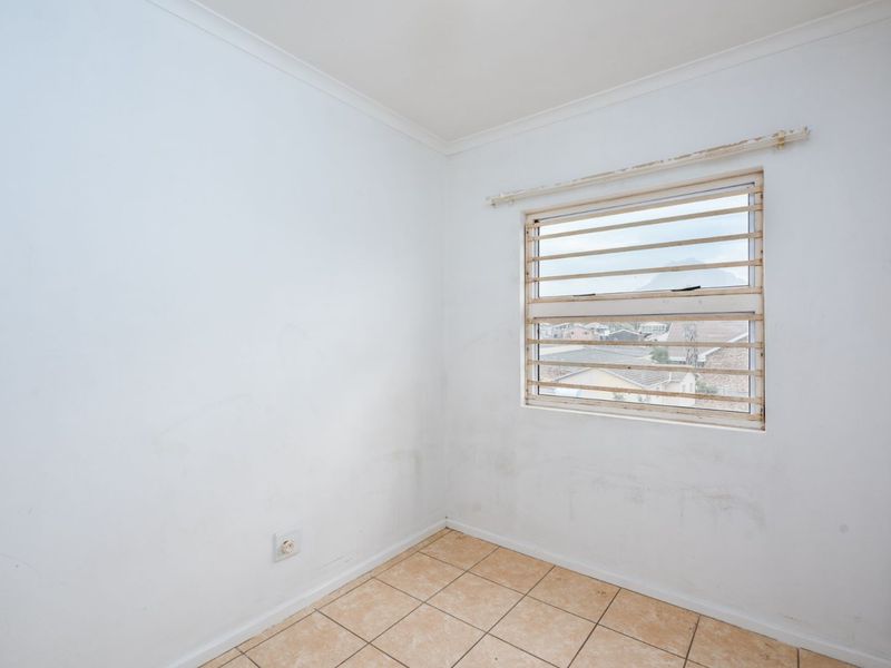 Beautiful & Secure 2-Bedroom Apartment (2 Units available) - Photo 9