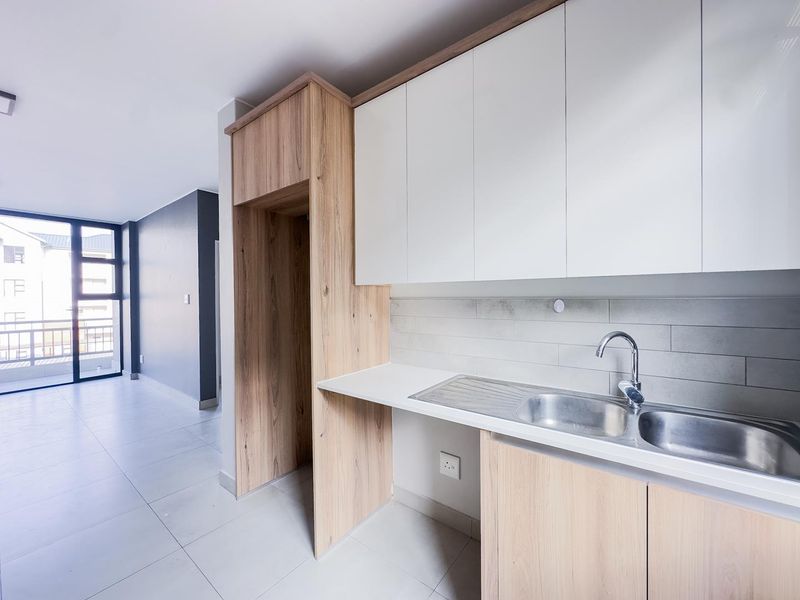 2 Bedroom Apartment with a Balcony - Photo 7